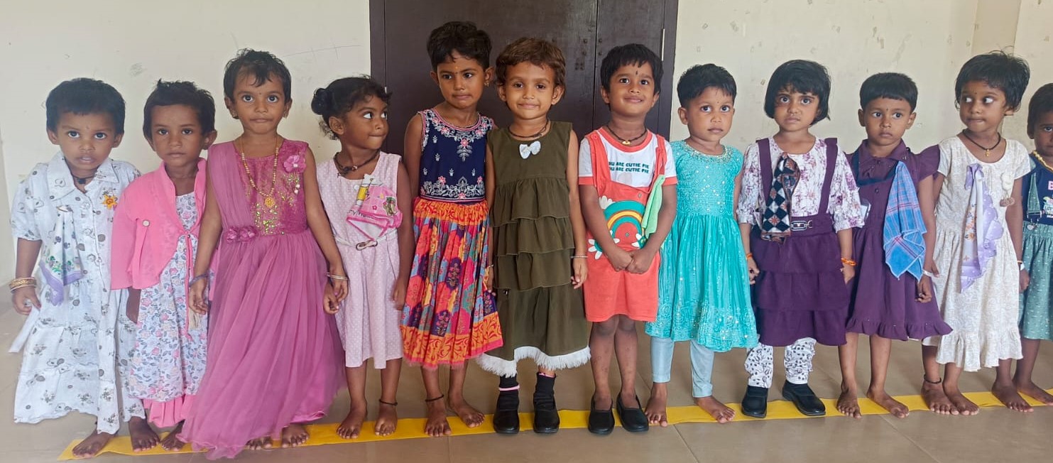 LEARING TO HOID WALK IN LINES